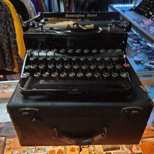 Vintage 1923 Remington Rand Model 1 black - first portable Typewriter w OG case